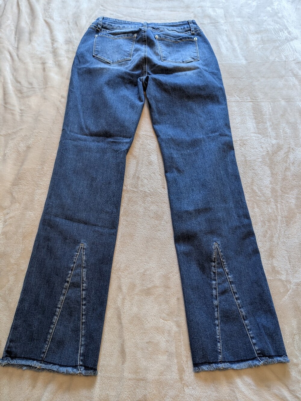Flamingals Mid-rise Raw Hem V Design Bootcut Jeans NWT Size Medium - Picture 8 of 10